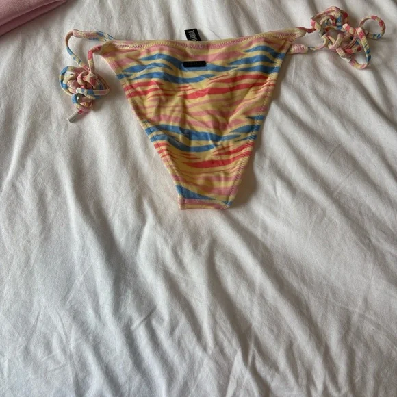 Triangle Striped/Zebra print Tie-Side Bikini Set in Pastel Multicolor Like New - Picture 7 of 13